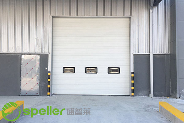 密封工業(yè)提升門：工廠電動門改造新選擇，抗風保溫更節(jié)能